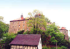 celkový pohled na hrad - románský palác