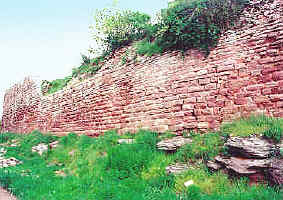 zbytek hradby hornho hradu