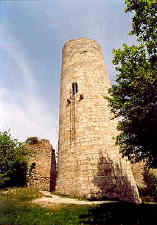 bergfrit dolnho hradu - vstup cca 8-10m nad zem