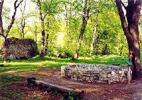 n�dvo�� se studnou