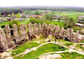 pohled na p�edhrad� z horn�ho hradu