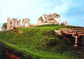 n�stupn� prostor p�ed hradem - most