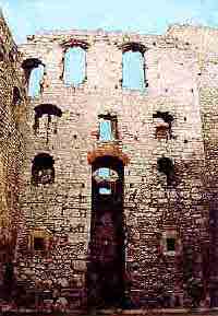 �eln� strana pal�ce nad "ku�� nohou"