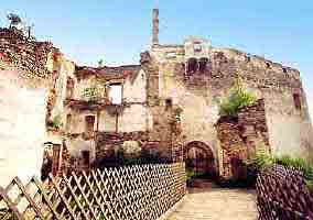 hlavn� br�na do j�dra hradu