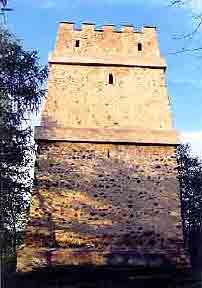 samostatně stojící věž