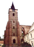 gotická věž kostela